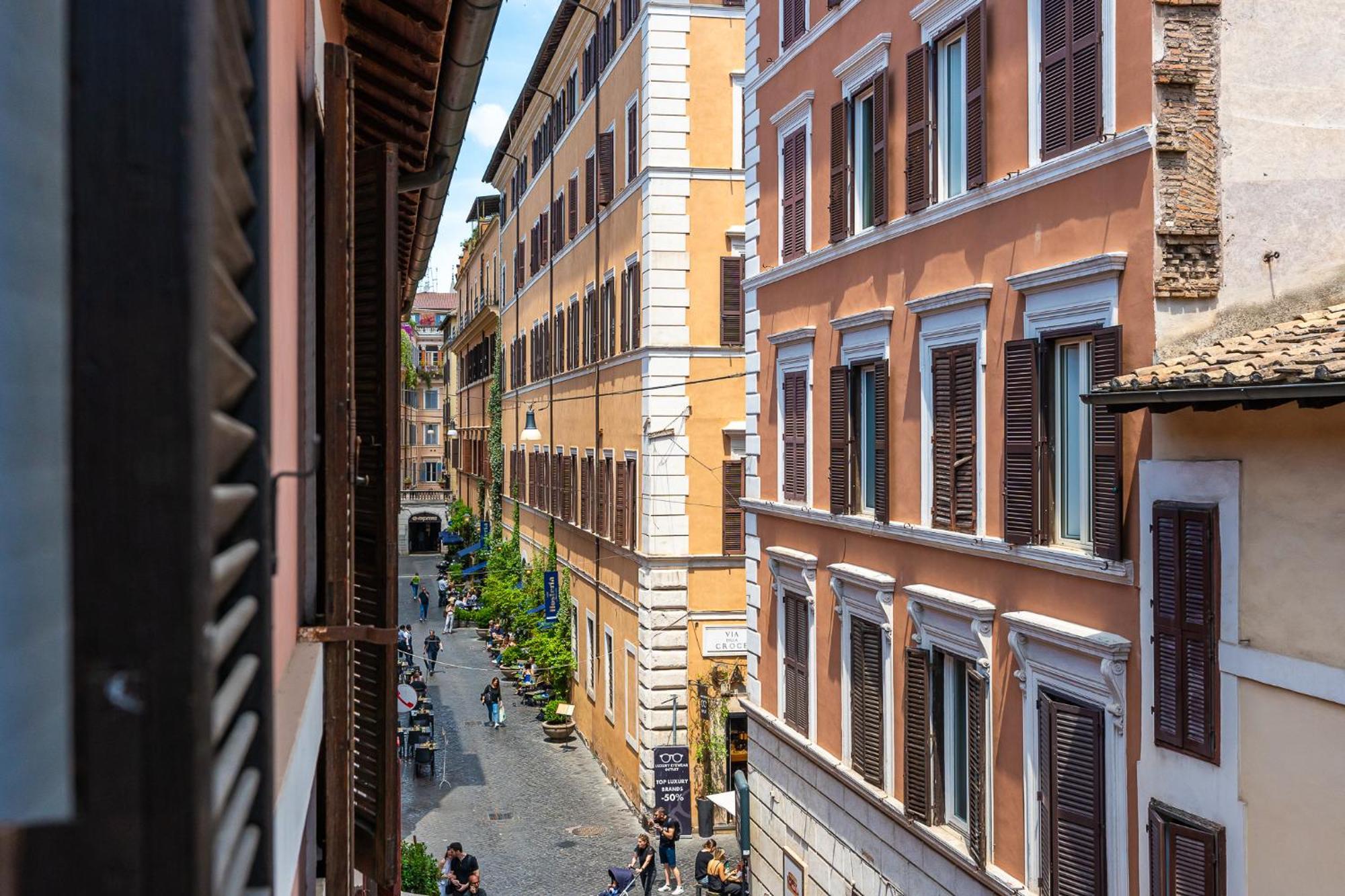 Decimo Meridio- At Spanish Steps- Roma