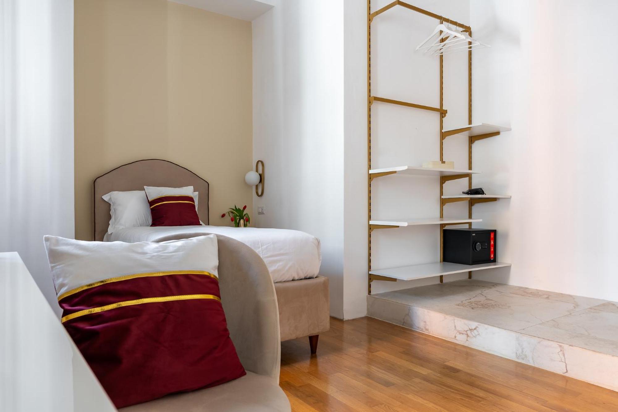 Decimo Meridio- At Spanish Steps- Guest house
